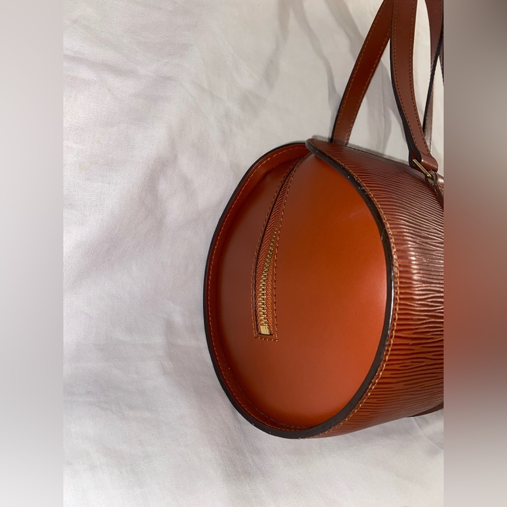 Louis Vuitton Cognac Leather Shoulder Bag with Barrel Design - Picture 2 of 16